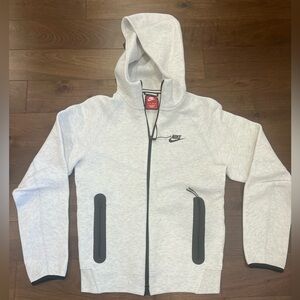 Nike Men's Gray Hoodie Sweater